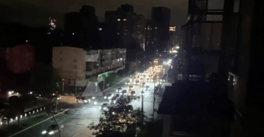 В центрі Києва стався блекаут: без світла три райони, в КМДА пояснили причину (відео)