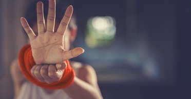 "Помогал" беженцам: 14-летняя украинка забеременила от 73-летнего итальянца, детали скандала