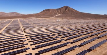 Одна країна запустила "божевільний" проєкт зі збору сонячної енергії, і це не Китай