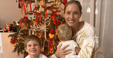 Катя Осадча показала свіжий сімейний знімок із синами та Юрієм Горбуновим (фото)