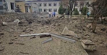 РФ превратила улицу в руины: по поселку на Запорожье за 20 минут 8 раз ударили КАБами (видео)