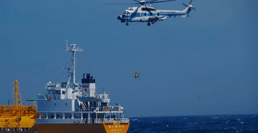 Врятували через 37 годин: дівчина, яку віднесло в море, дрейфувала 80 км на надувному крузі