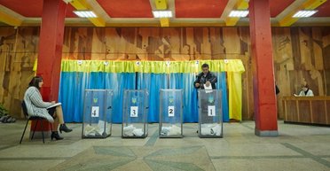 Окружкомы – это "Сталинград"! Как кандидаты в президенты борются за голоса на избирательных участках