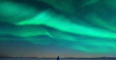 Полярный дождь: впервые с Земли в небе наблюдали уникальное северное сияние (фото)