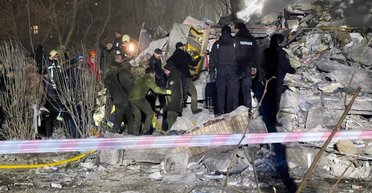 Удар БпЛА РФ по Одессе: спасатели нашли тела женщины и ее 3-месячного ребенка (фото)