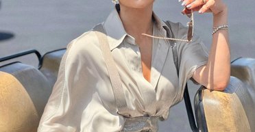 54-річна Дженніфер Лопес вирушила на шопінг у сміливій мінісукні (фото)