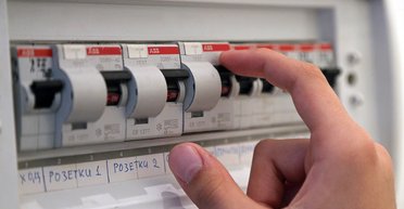 Тариф на час. Как снижение тарифов для населения усугубляет долговой кризис