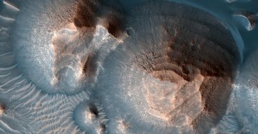 Сокрушительные и мощные. На Марсе происходили тысячи извержений вулканов