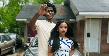 Хотів бути разом: вагітна жінка дізналась, що батько її дитини щойно закінчив школу (фото)