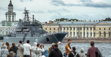 Пробиты отсеки: корабль ВС РФ в Новороссийске сильно поврежден, – британская разведка