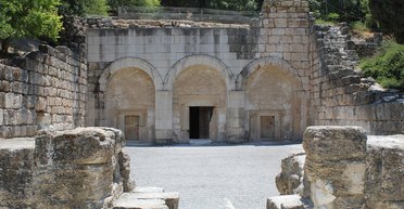 В Израиле обнаружили пещеру с "кровавым" проклятием (фото)