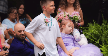 Останнє бажання: 10-річна школярка вийшла заміж за кілька днів до смерті (фото)