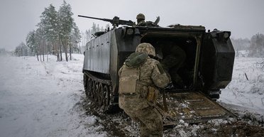 "Было бы ошибочно": Украине не нужно переходить в глухую оборону в 2024, — Дикий (видео)