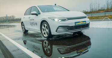 Распознают дождь и гололед: Goodyear создал "умные" шины будущего (фото)