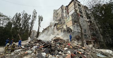 Ночной обстрел Киева: ракета уничтожила целый подъезд, есть жертвы и более 50 раненых (фото)