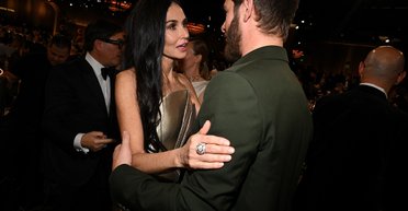 62-річну Демі Мур запідозрили в романі з актором, який молодший на 20 років (відео)