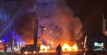 ЗС РФ вдарили "Шахедом" по Запоріжжю: є загиблі, у місті палають автівки (фото)
