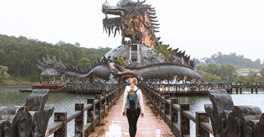 "Повно зловісних хижаків": покинутий парк розваг відлякує туристів (фото)