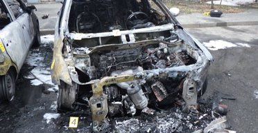 Хотів помститися сусідці: киянин випадково спалив кілька "зайвих" авто (фото)