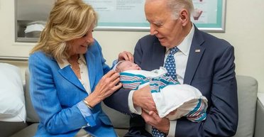 Менее чем за две недели до конца президентского срока Джо Байден стал прадедушкой