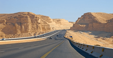 240 км без поворотів: куди веде найдовша пряма дорога у світі (фото, відео)