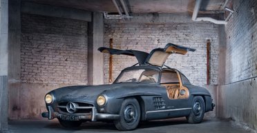 Пылился 23 года: заброшенный суперкар Mercedes продают за 5 миллионов евро (фото)