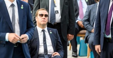 "Маніпулює": історик пояснив заяву Медведєва про "непереможність ядерної держави" (відео)