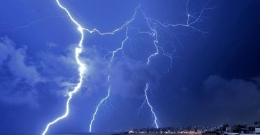 Удар молнией в макушку: уникальный случай навсегда изменил жизнь 30-летней девушки (фото)