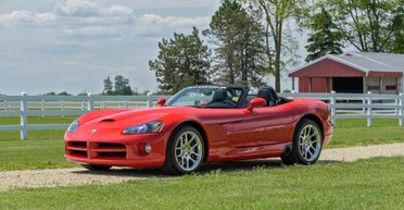 Эксклюзив из 2000-х: обнаружен легендарный Dodge Viper без пробега (фото)