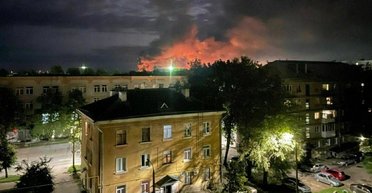 В Рильську дрон вдарив по готелю з російськими військовими, — соцмережі (відео)