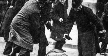 Кухня или политика. Женский выбор на 8 марта