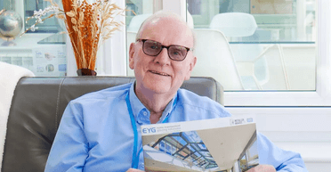 "Зненавидів" самотність: 85-річний чоловік повернувся на роботу після смерті дружини (фото)