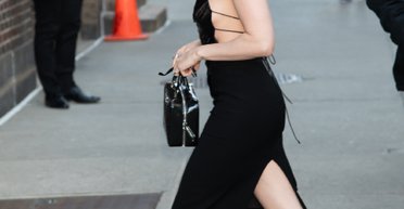 Без білизни: Крістен Стюарт знову повторила модний прийом Б'янки Цензорі (фото)