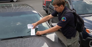 Нова система платних паркувань у Києві: заплатити штраф дешевше, ніж за стоянку (фото)