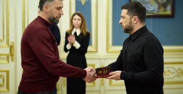 Зеленский отметил 10 работников ДТЭК государственной наградой за ремонты после вражеских атак