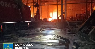 Было несколько пожаров: в ГСЧС рассказали об ударе по складу "Новой почты" под Харьковом (видео)