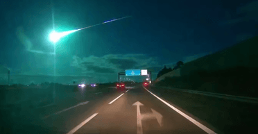 У Німеччині уламки метеорита впали на житлові будинки: що відомо (відео)