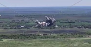 Меткие "подарки": ВСУ ударили авиабомбой по расположению пилотов РФ на Запорожье (видео)
