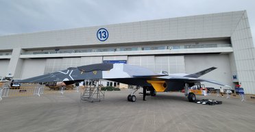 Фантазії Пекіна: у КНР показали таємничий літак із назвою "Білий імператор B" (фото)