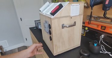 Инженер превратил аккумулятор электромобиля в портативную зарядную станцию (видео)