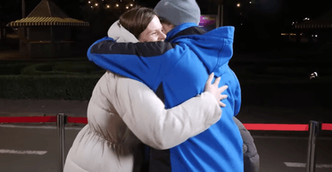 Понад 1000 днів розлуки: лікар після полону РФ освідчився в прямому ефірі (відео)