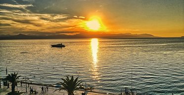 Море, термы, казино. Чем может удивить в бархатный сезон малоизвестный городок Лутраки в Греции