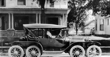 В інтернеті показали унікальний восьмиколісний легковик 1911 року (фото)