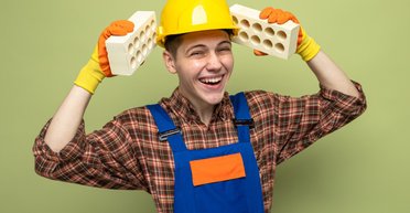 Свастика, выложенная из кирпича: учитель ПТУ попал под следствие в Австрии