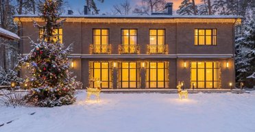 Актер Стивен Сигал продает поместье под Москвой за 700 миллионов рублей (фото)