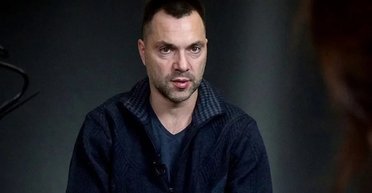 "Миллионы умирают за архаичный строй": Арестович дал новый прогноз будущего Украины