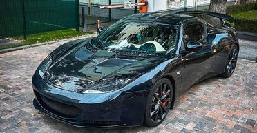 В Киеве заметили редкий британский спорткар с двигателем от Toyota Camry (фото)