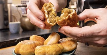 Пирожки с капустой: самый простой рецепт вкусной выпечки