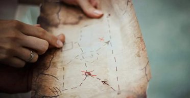 Заробили мільйони: як зістарені підроблені карти скарбів приносили "золото" (відео)