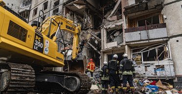 Россияне сбросили КАБ на многоэтажку в Харькове: возросло количество погибших (фото, видео)